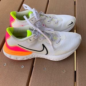 NIKE • Renew Running Sneaks 6.5 White w/Neon